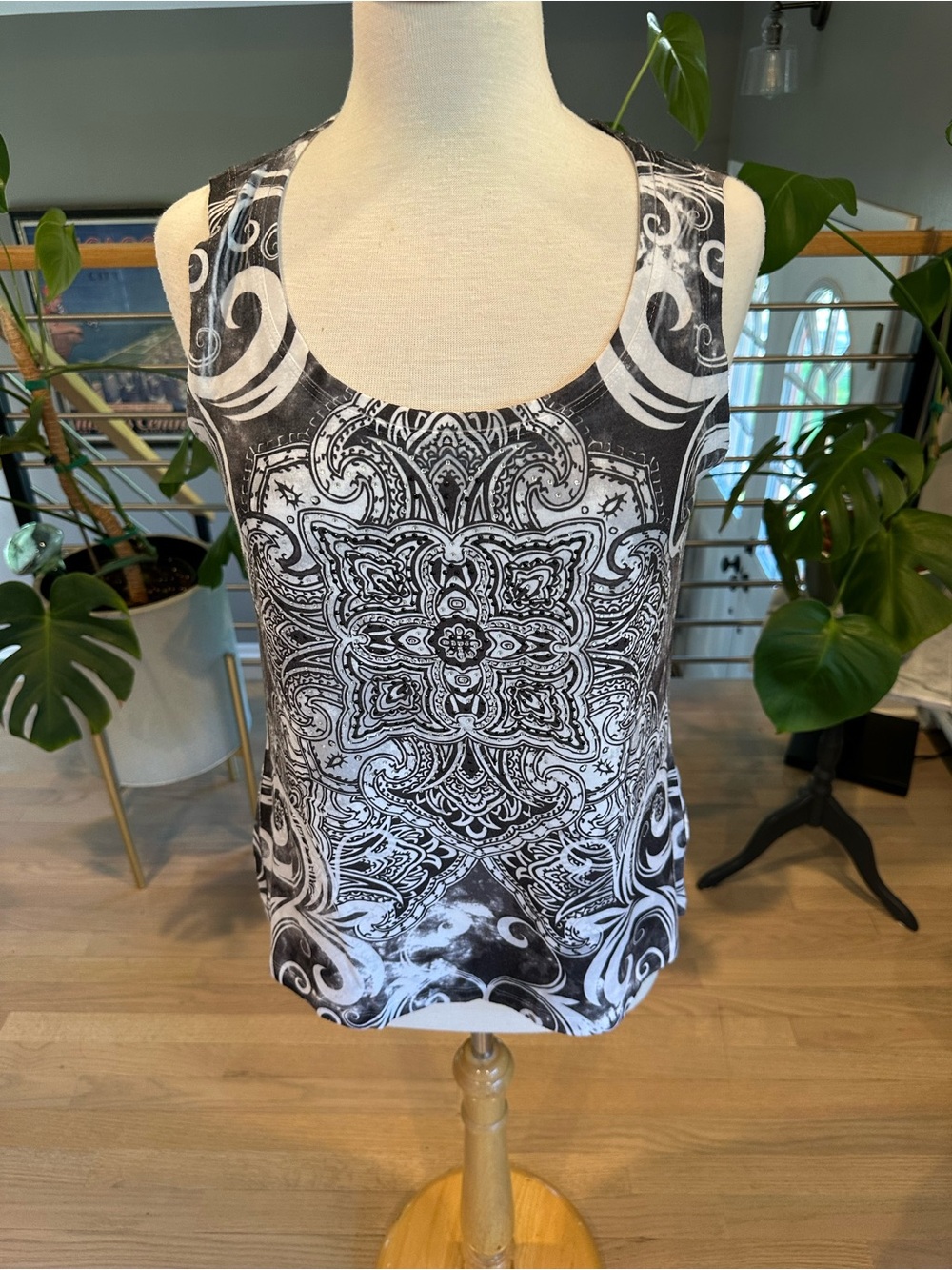 Chico's Black & White Medallion Scoop Neck Tank